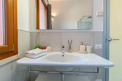 Bagno di Villa Praesidium pied dans l'eau, on the beach