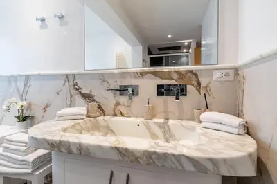 Bagno di Villa Praesidium pied dans l'eau, on the beach