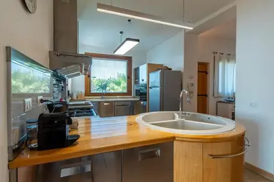 Cucina o angolo cottura di Villa Praesidium pied dans l'eau, on the beach