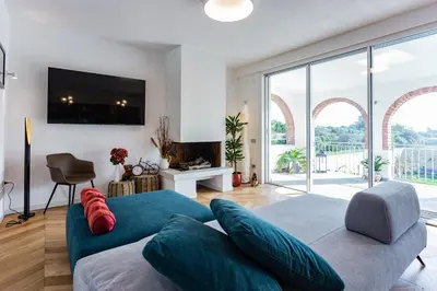 Area soggiorno di Villa with heated pool