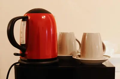 Set per la preparazione di tè e caffè presso Onda Marina Rooms