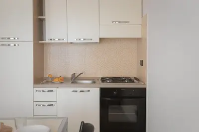 Cucina o angolo cottura di Stylish Residence Le Fontane 1 BedrApt B3 sleeps 3