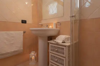 Bagno di Stylish Residence Le Fontane 1 BedrApt B3 sleeps 3