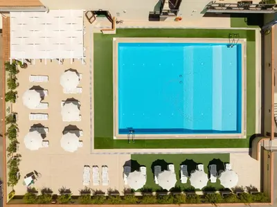 Piscina di Stylish Residence Le Fontane 1 BedrApt B3 sleeps 3 o nelle vicinanze