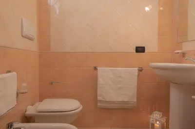 Bagno di Stylish Residence Le Fontane 1 BedrApt B3 sleeps 3