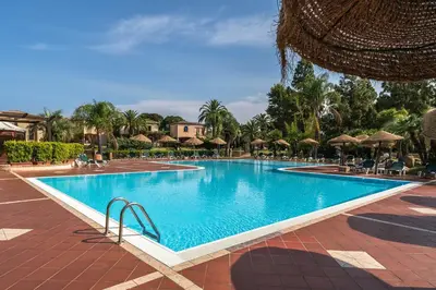 Piscina di Classical Res Baia Delle Palme Prem Bilo 4 person o nelle vicinanze