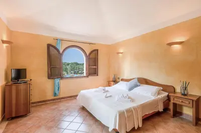 Letto o letti in una camera di Classical Res Baia Delle Palme Prem Bilo 4 person