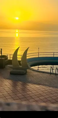 Alba o tramonto visti dall'interno dell'hotel o dai dintorni