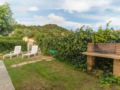 Giardino di Holiday Home Case Stelle Marine - REI217 by Interhome