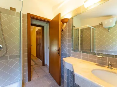 Bagno di Apartment Baia delle Palme-1 by Interhome