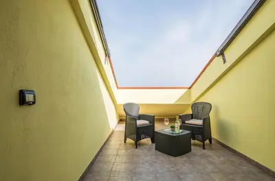 Area soggiorno di Private terrace- Modern apartament 5 minutes from the sea