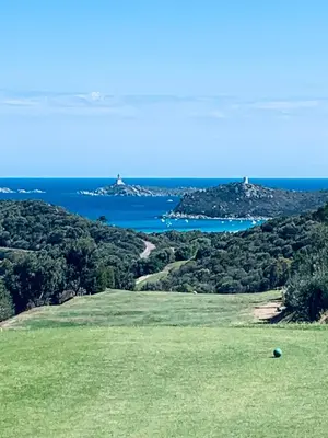 Paesaggio naturale nelle vicinanze della villa