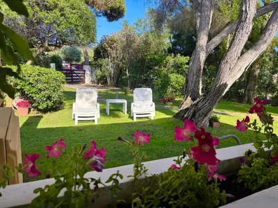 Giardino di Villa Giò Geremeas fronte mare