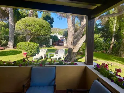 Giardino di Villa Giò Geremeas fronte mare
