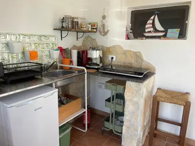 Cucina o angolo cottura di The poolside gem