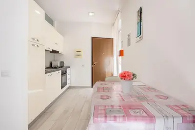 Cucina o angolo cottura di Rainbow Marina Apartment
