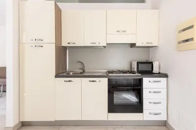 Cucina o angolo cottura di Rainbow Marina Apartment