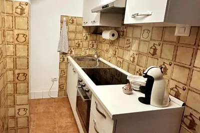 Cucina o angolo cottura di Free Wifi, 10 min Elmas Airport