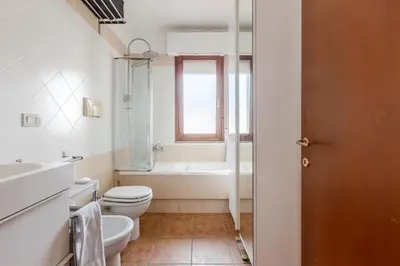 Bagno di GuestHost - Comfortable Terrace Apartment - Sestu
