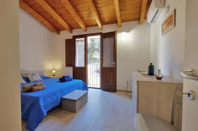 Area soggiorno di Dimora blù al centro by Teuladaapartments