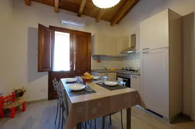 Cucina o angolo cottura di Dimora Rossa - casa baronale by Teuladaapartments