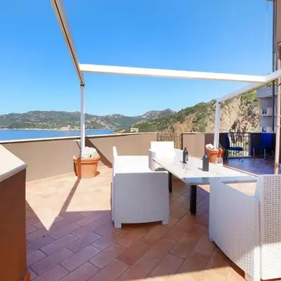 Rosy terrazza sul mare by Teuladaapartments