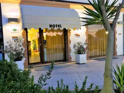 Facciata o entrata di La Perla Hotel