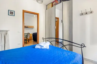Letto o letti in una camera di GuestHost Bright Apartment with private parking