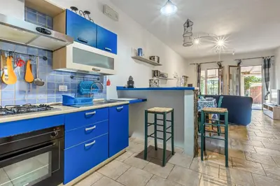 Cucina o angolo cottura di GuestHost Bright Apartment with private parking
