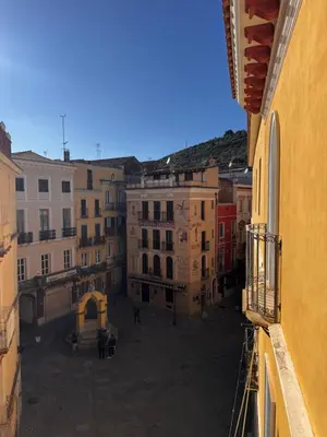 Vista generica sulle montagne o vista sulle montagne dall'interno dell'appartamento