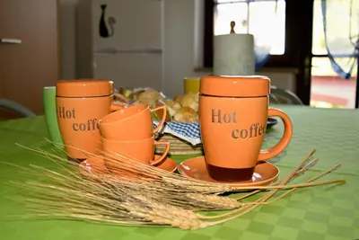 Set per la preparazione di tè e caffè presso Is Cogas
