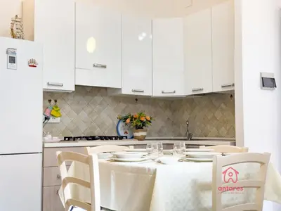 Cucina o angolo cottura di Maison Giselle, piscina e mare