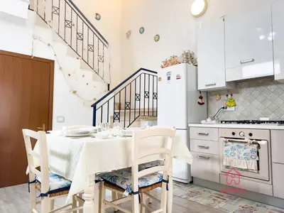 Cucina o angolo cottura di Maison Giselle, piscina e mare