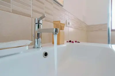 Bagno di Casa Suite Himalaya Estate in Sardegna Vicino al Mare e Aeroporto Wi-Fi & Parcheggio