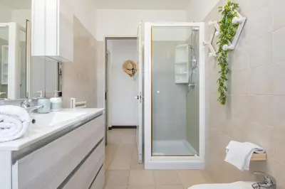 Bagno di Casa Valsimon immersa nel verde