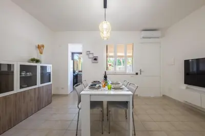 Cucina o angolo cottura di Suite Sant'Andrea-250 m from the Beach- Privat Parking-Self Check-in - Netflix