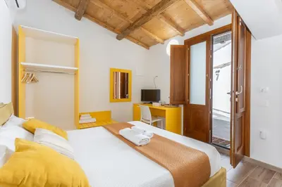 Letto o letti in una camera di Way to the sea - Home with garden & hot tub