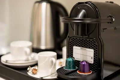 Set per la preparazione di tè e caffè presso Suites 1955