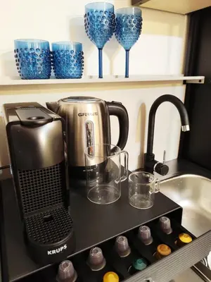 Set per la preparazione di tè e caffè presso Regina House al centro di Cagliari