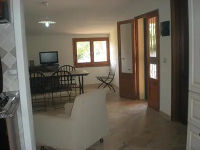 TV o dispositivi per l'intrattenimento presso House 10' from the sea, AC, garden, parking, wifi