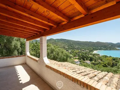 Paesaggio naturale nelle vicinanze della villa