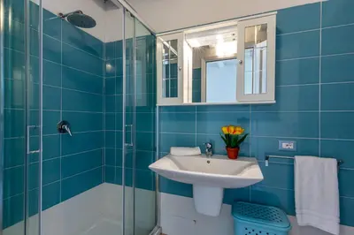 Bagno di Villa Cala Pira sul mare con Wi-Fi