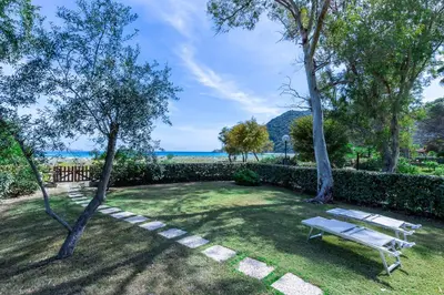 Paesaggio naturale nelle vicinanze della villa