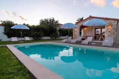 Piscina di CASA MOROS 6, Emma Villas o nelle vicinanze