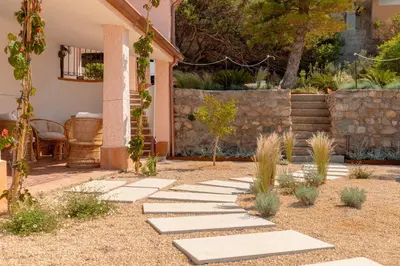 Giardino di Villa Lentischio a pochi passi dal mare cristallino di Solanas