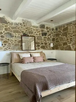 Letto o letti in una camera di Renovated Sheepfold Between Sea And Mountains