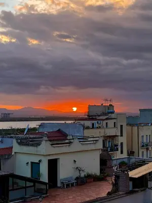 Alba o tramonto visti dall'interno dell'appartamento o dai dintorni