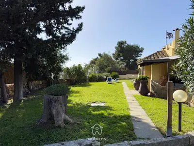Giardino di Villa dei Pirati, sulla spiaggia di Campus