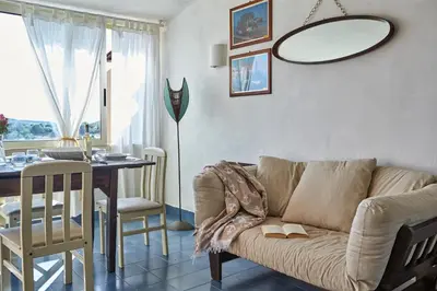 Area soggiorno di Elegant Seaview Home w AC e Free Private Park
