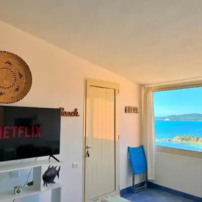 Elegant Seaview Home w AC e Free Private Park